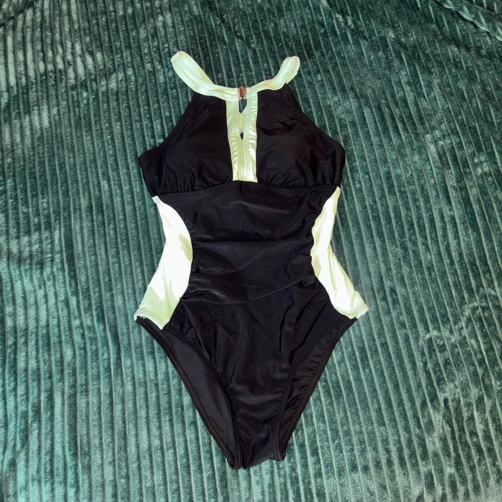NWOT🌴 Women’s Victoria’s Secret One Piece Swimsuit